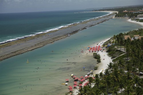 Muro Alto: onde ficam os principais resorts da região e perfeita para famílias